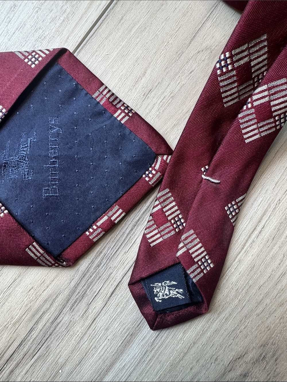 Vintage Burberrys of London tie - Picture 6 of 7